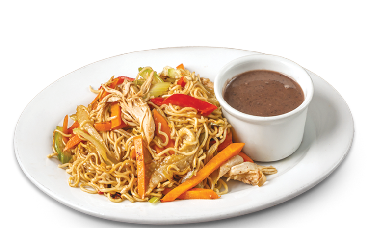 Chowmein de pollo o res